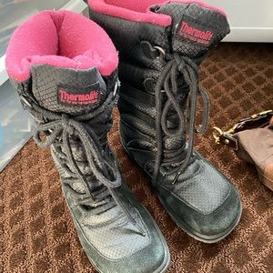 Snow boots